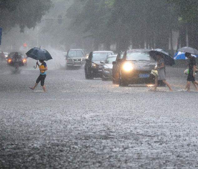 雨后洗车技巧及车漆保护详解：兼谈区块链技术在汽车养护领域的应用潜力